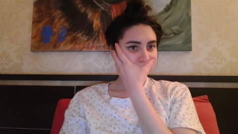 cute_strawberry_ online show from 02-06-25, 06:13
