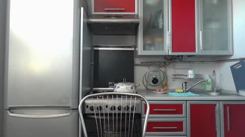 cute_strawberry_ online show from 02-08-25, 07:48