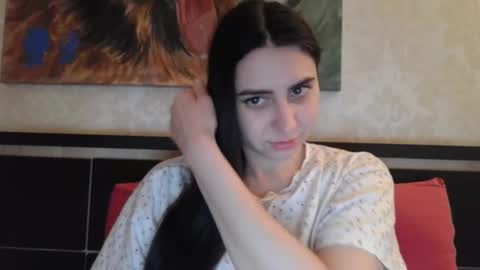 cute_strawberry_ online show from 02-09-25, 06:58