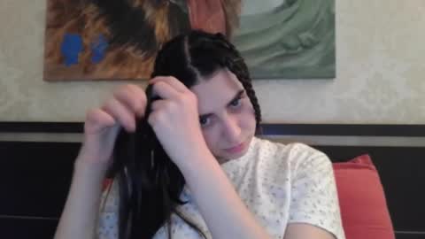 cute_strawberry_ online show from 02-10-25, 06:45