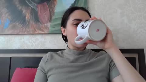cute_strawberry_ online show from 02-12-25, 07:13