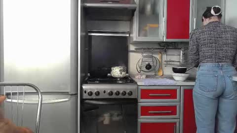cute_strawberry_ online show from 02-13-25, 06:41