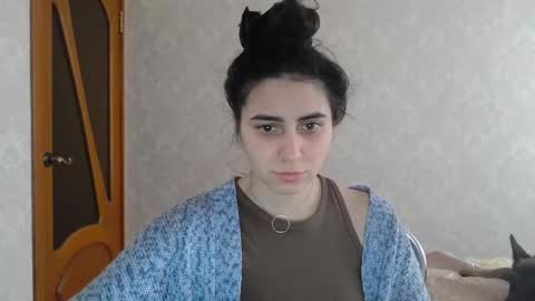 cute_strawberry_ online show from 02-15-25, 07:38