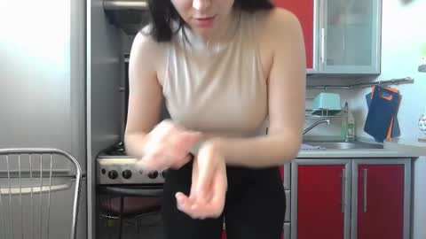 cute_strawberry_ online show from 02-18-25, 11:11