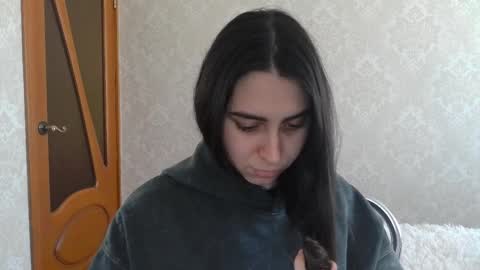 cute_strawberry_ online show from 02-20-25, 12:47