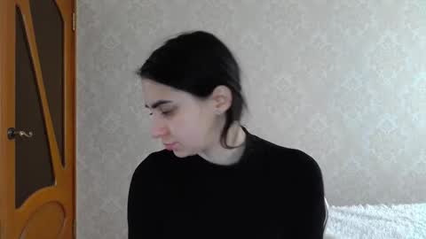 cute_strawberry_ online show from 02-24-25, 07:33