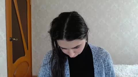 cute_strawberry_ online show from 02-24-25, 12:05