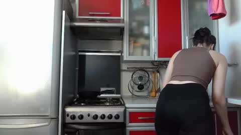 cute_strawberry_ online show from 02-25-25, 07:42