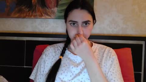 cute_strawberry_ online show from 03-01-25, 05:38