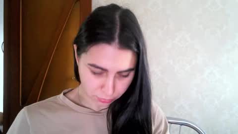 cute_strawberry_ online show from 09-09-25, 05:40