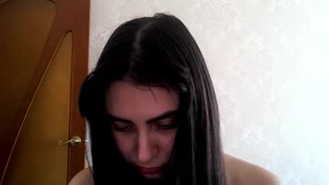 cute_strawberry_ online show from 09-13-25, 07:19
