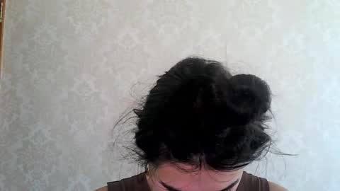 cute_strawberry_ online show from 09-17-25, 08:38