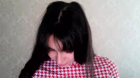 cute_strawberry_ online show from 09-18-25, 08:16