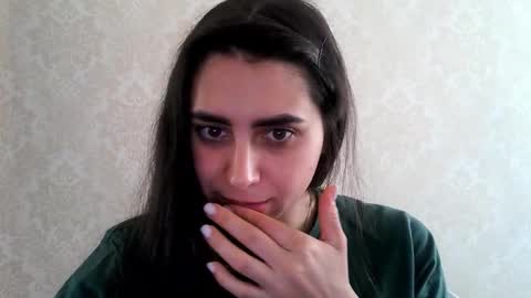 cute_strawberry_ online show from 09-30-25, 06:29