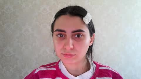 cute_strawberry_ online show from 10-05-25, 07:17