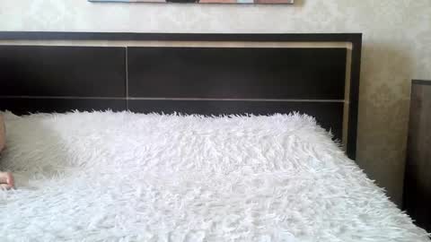 cute_strawberry_ online show from 10-06-25, 08:01