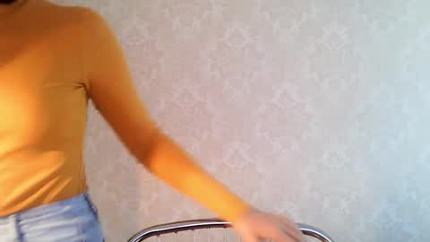 cute_strawberry_ online show from 10-09-25, 08:12