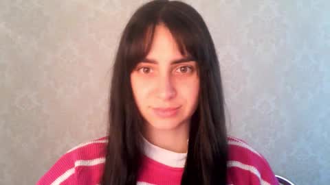 cute_strawberry_ online show from 10-13-25, 06:46