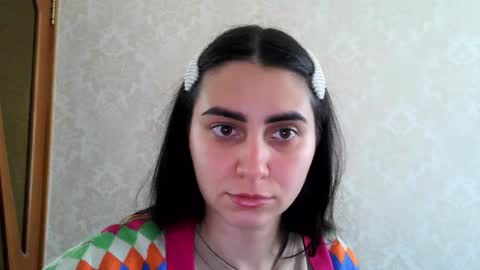 cute_strawberry_ online show from 10-17-25, 08:28