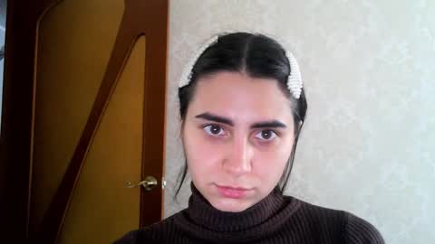 cute_strawberry_ online show from 10-19-25, 07:42