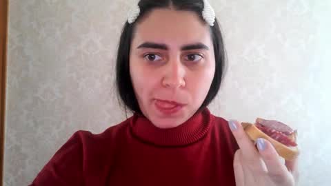 cute_strawberry_ online show from 10-20-25, 07:53