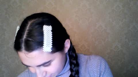 cute_strawberry_ online show from 10-21-25, 06:41