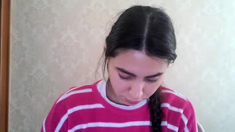 cute_strawberry_ online show from 10-23-25, 05:29