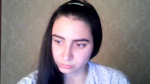 cute_strawberry_ online show from 10-28-25, 06:10