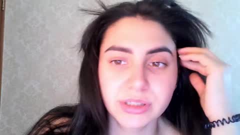 cute_strawberry_ online show from 10-29-25, 07:43