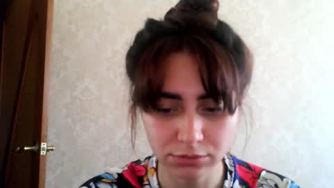 cute_strawberry_ online show from 10-30-25, 08:05