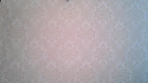 cute_strawberry_ online show from 11-04-25, 08:57