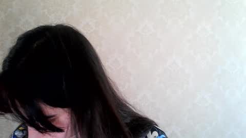 cute_strawberry_ online show from 11-06-25, 09:10