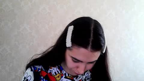 cute_strawberry_ online show from 11-10-25, 08:57