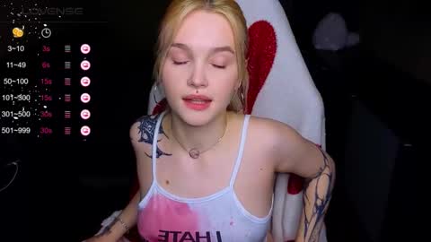 Snapshot of cute_summer_breathe chatting on 09-27-25, 04:45 Sue online show from 09-27-25, 04:45