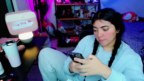 Snapshot of cuteambervi chatting on 01-16-25, 10:44 Princess Amber online show from 01-16-25, 10:44