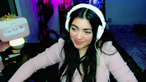 Snapshot of cuteambervi chatting on 01-27-25, 10:38 Princess Amber online show from 01-27-25, 10:38