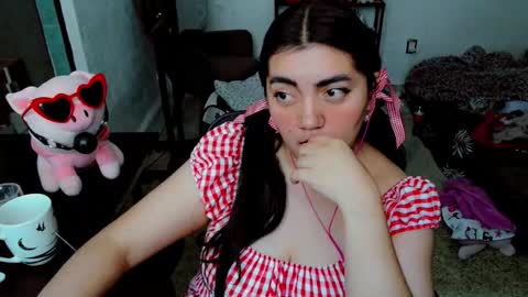 Snapshot of cuteambervi chatting on 10-14-25, 08:31 Princess Amber online show from 10-14-25, 08:31