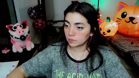 Snapshot of cuteambervi chatting on 10-24-25, 01:57 Princess Amber online show from 10-24-25, 01:57