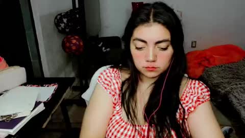 Snapshot of cuteambervi chatting on 10-26-25, 01:11 Princess Amber online show from 10-26-25, 01:11