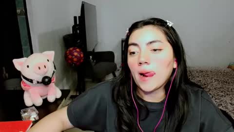 Snapshot of cuteambervi chatting on 11-03-25, 12:02 Princess Amber online show from 11-03-25, 12:02