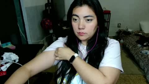 Snapshot of cuteambervi chatting on 11-20-25, 12:00 Princess Amber online show from 11-20-25, 12:00