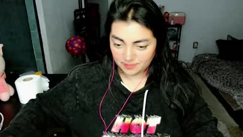 Snapshot of cuteambervi chatting on 11-29-25, 08:45 Princess Amber online show from 11-29-25, 08:45