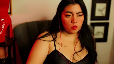 Snapshot of cuteambervi chatting on 12-15-25, 11:42 Princess Amber online show from 12-15-25, 11:42