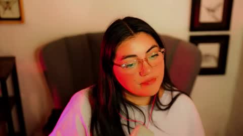 Snapshot of cuteambervi chatting on 12-18-25, 01:55 Princess Amber online show from 12-18-25, 01:55