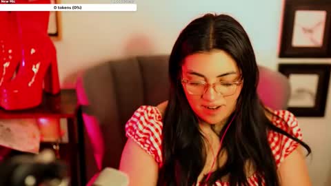 Snapshot of cuteambervi chatting on 12-18-25, 07:09 Princess Amber online show from 12-18-25, 07:09