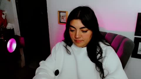 Snapshot of cuteambervi chatting on 01-10-26, 12:23 Princess Amber online show from 01-10-26, 12:23