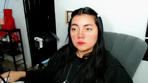 Snapshot of cuteambervi chatting on 01-11-26, 09:20 Princess Amber online show from 01-11-26, 09:20