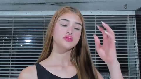 WANNA SEE MORE OF TWINS              online show from 02-18-25, 04:37