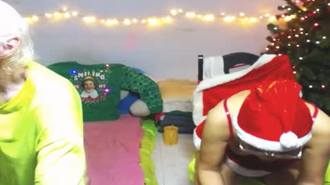 Snapshot of cuteandsexyone chatting on 12-24-24, 07:44 CuteAndSexyOne Na and Brian online show from 12-24-24, 07:44