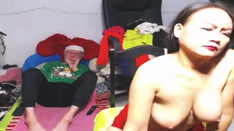 Snapshot of cuteandsexyone chatting on 12-30-24, 05:34 CuteAndSexyOne Na and Brian online show from 12-30-24, 05:34